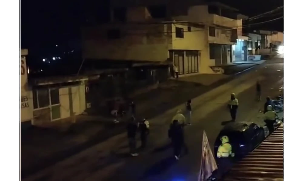 VIDEO: Enfrentamientos entre hinchas del Independiente Medellí­n y el Atletico Bucaramanga en Santander.